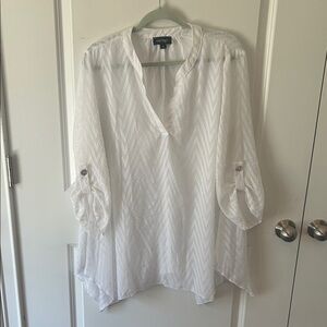 Cal Style White Textured V-Neck Tunic with Roll-Tab Sleeves